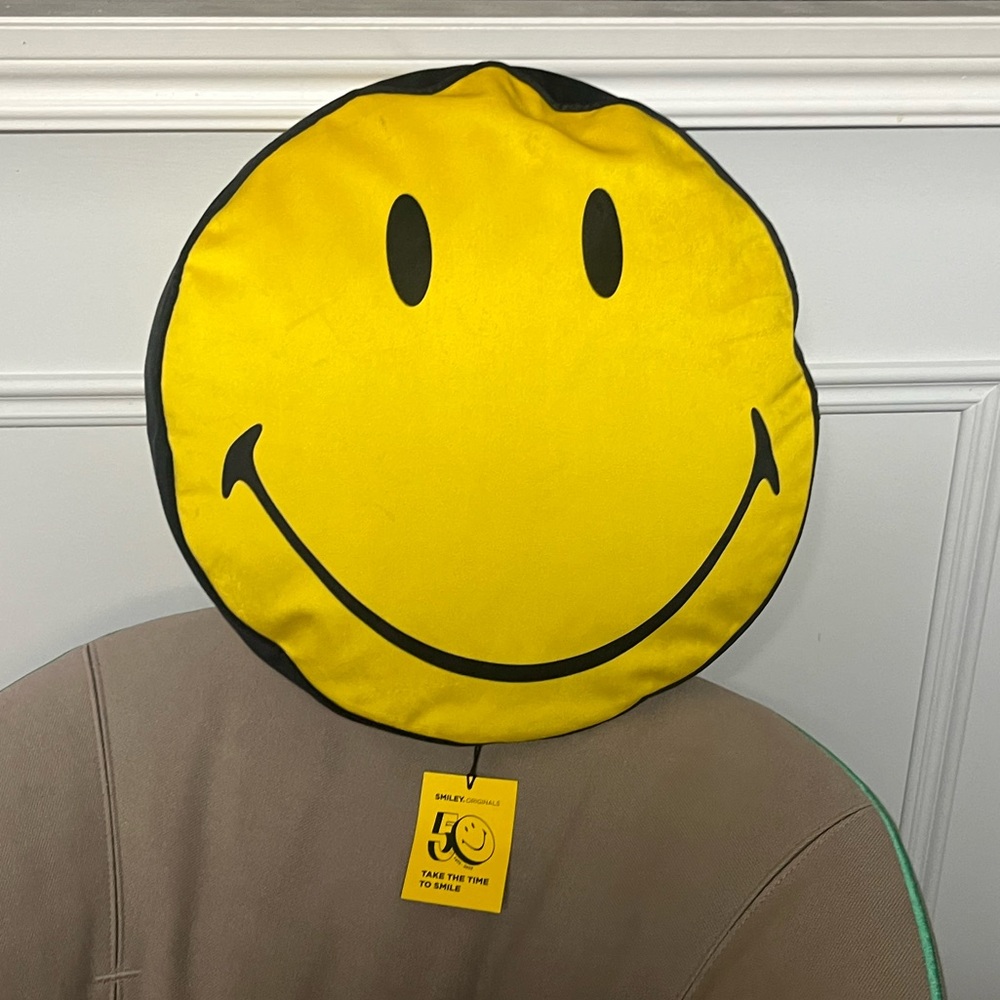 SELETTI X Smiley Classic Cushion Brand New w tags! Home decor